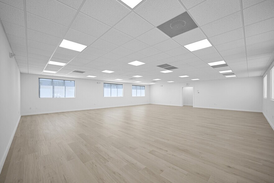 More Photos Of 221 NE 67th St, Miami Warehouse For Sale