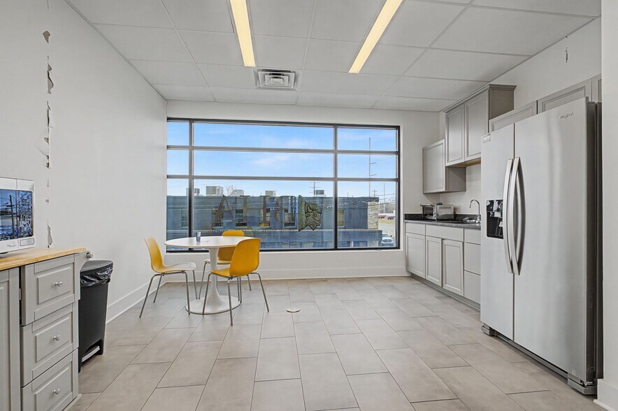 More Photos Of 6117 Centennial Blvd, Nashville Storefront Retail Office For Sale