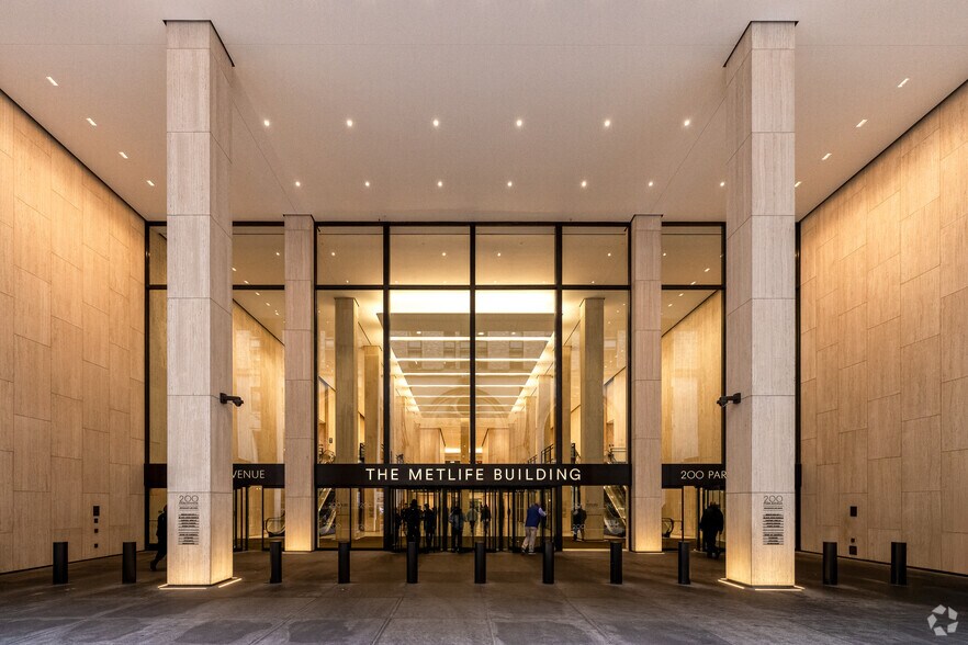 More Photos Of 200 Park Ave, New York Office For Sale
