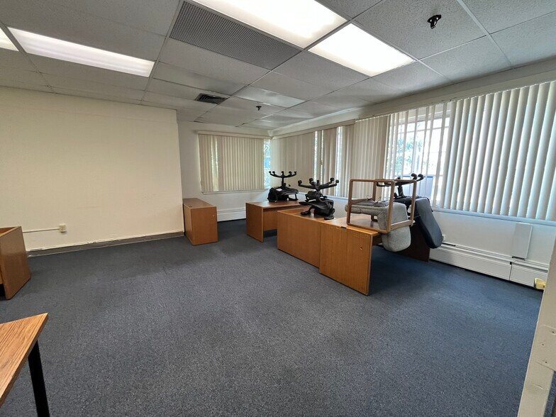 More Photos Of 14 Dartmouth St, Malden Office For Lease