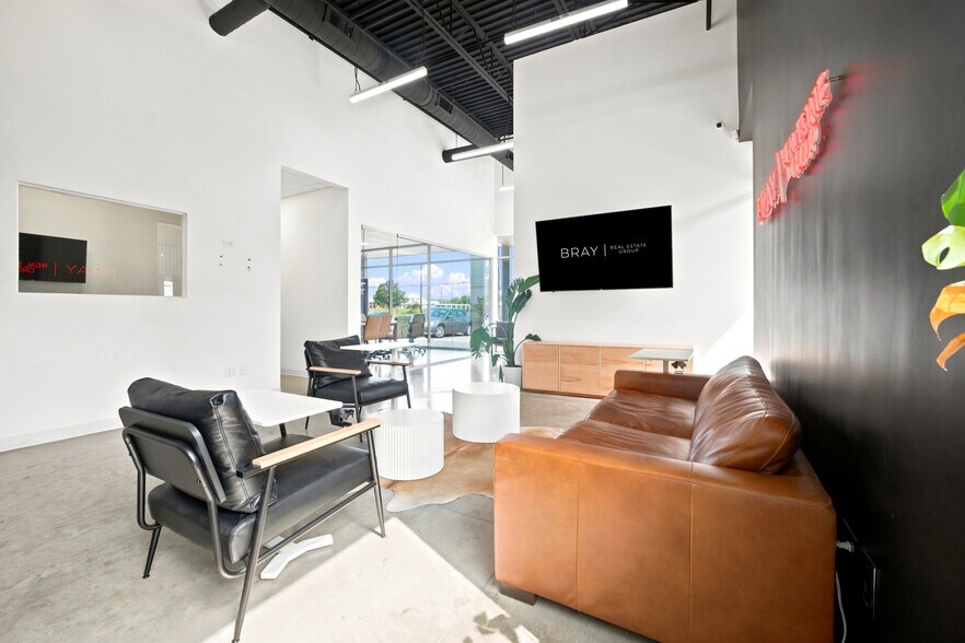 More Photos Of 8610 Potranco Rd, San Antonio Storefront Retail Office For Lease