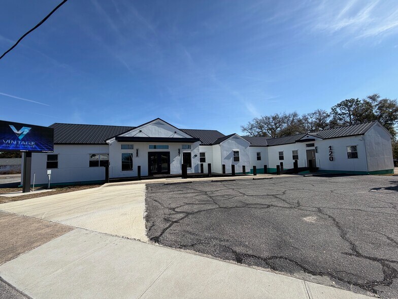 More Photos Of 120 S John Sims Pky, Valparaiso Medical For Lease