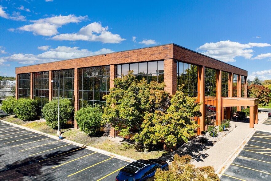 More Photos Of 5900 Green Oak Dr, Minnetonka Office For Lease