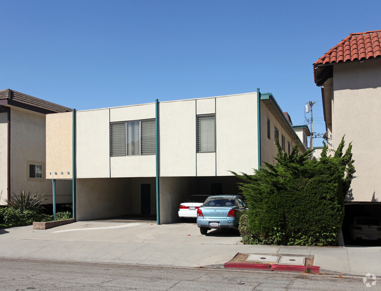 Primary Photo Of 1333 Barry Ave, Los Angeles Apartments For Sale