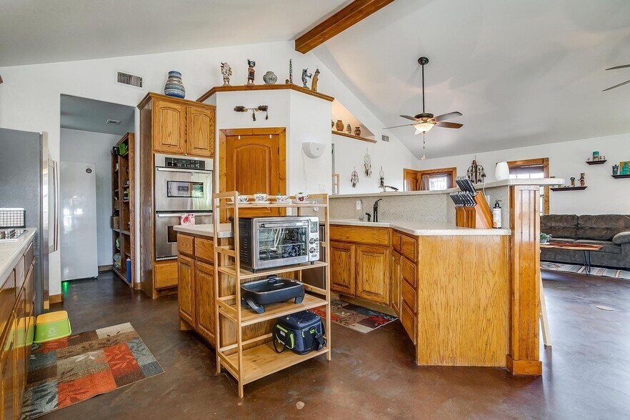 More Photos Of 6212 FM 933, Blum Warehouse For Sale