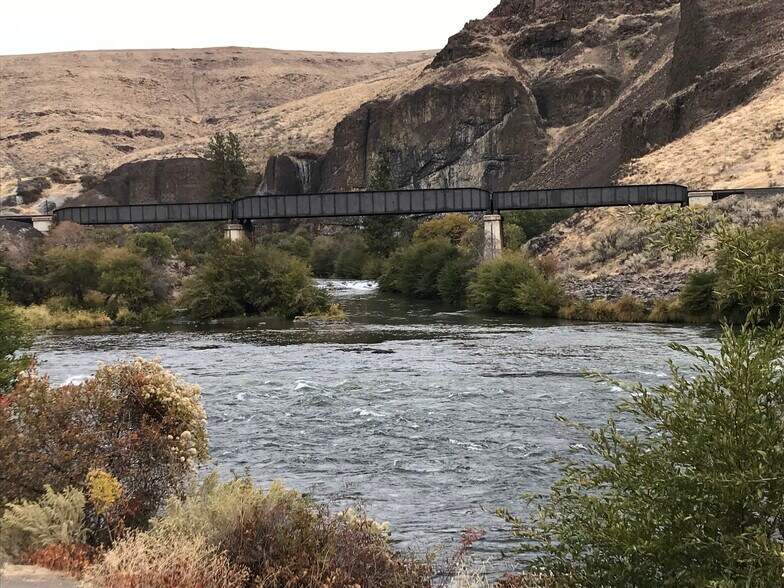 More Photos Of 206 Elrod Ave, Maupin Storefront Retail Residential For Lease