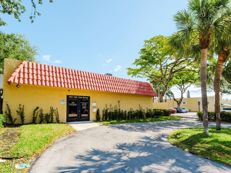 More Photos Of 1821 NE 25th St, Lighthouse Point Medical For Sale