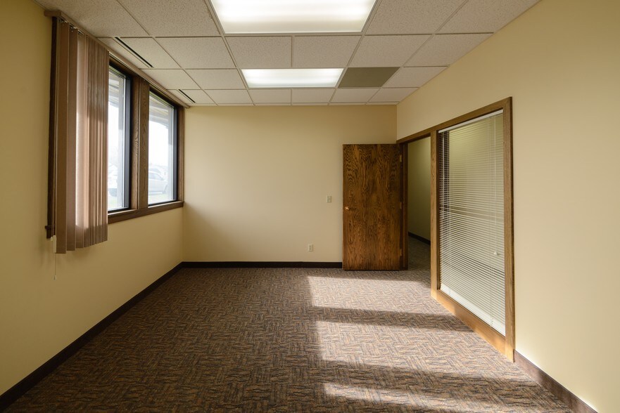 More Photos Of 1601 Lewis Ave, Billings Office For Lease