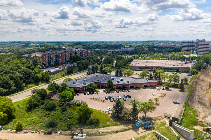 More Photos Of 7400 Flying Cloud Dr, Eden Prairie Flex For Lease