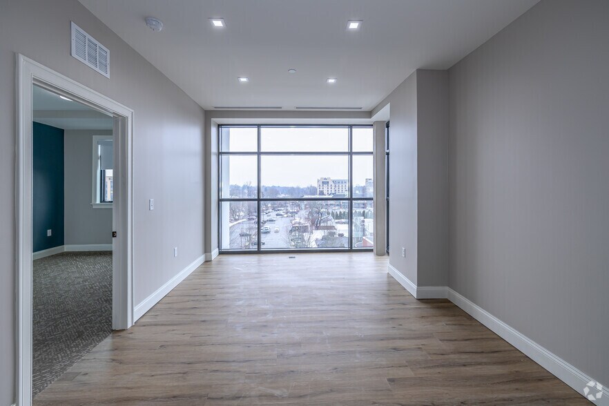 More Photos Of 920-924 Farmington Ave, West Hartford Apartments For Lease