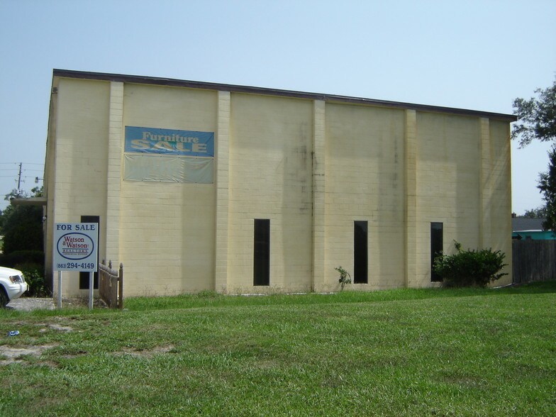 More Photos Of 305 S Wetmore St, Lake Wales Showroom For Lease