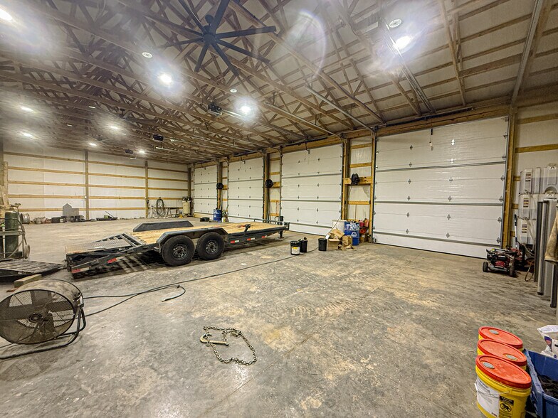 More Photos Of 5050 US-79, Paris Warehouse For Sale