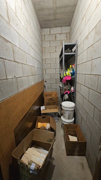 More Photos Of 18707 Burnham Ave, Lansing Office Residential For Sale