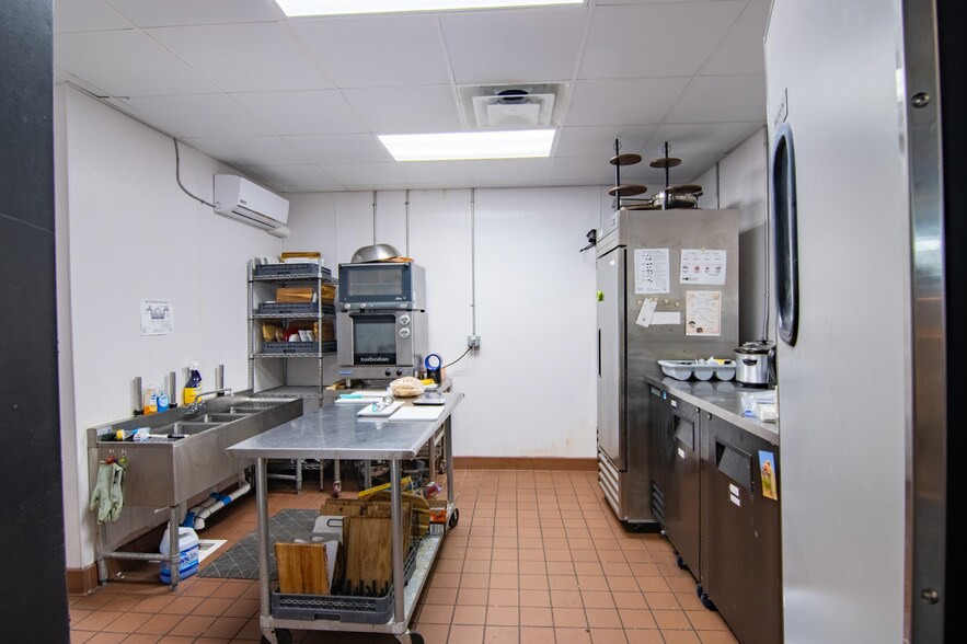 More Photos Of 3100-3142 3rd Ave N, Saint Petersburg Storefront Retail Office For Lease