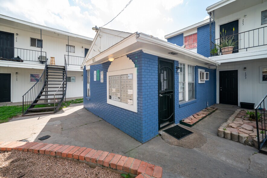 More Photos Of 122 E Crosstimbers St, Houston Apartments For Sale