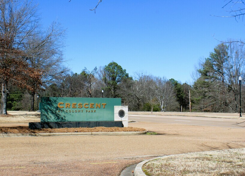 More Photos Of 601 Crescent Blvd, Madison Office For Lease