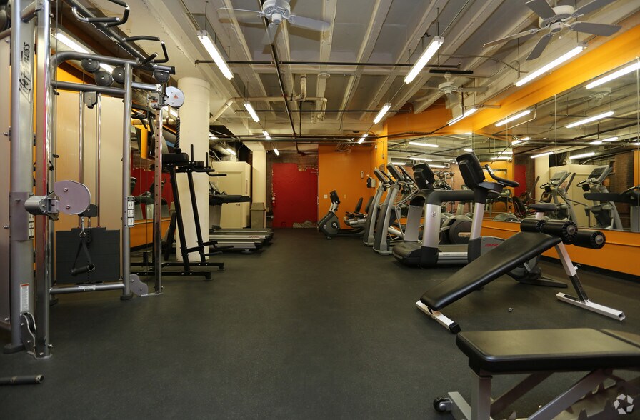 More Photos Of 1623 Main St, Dallas Apartments For Lease