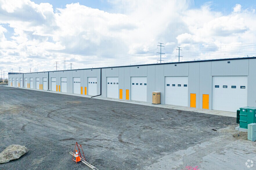 More Photos Of 11 Heatherglen Pl, Calgary Warehouse For Lease