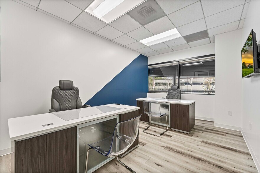 More Photos Of 21900 Burbank, Woodland Hills Office For Lease