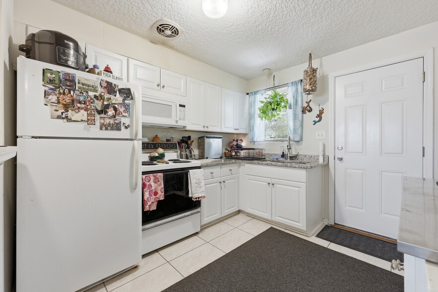 More Photos Of 218 19th Ave N, Jacksonville Beach Apartments For Sale