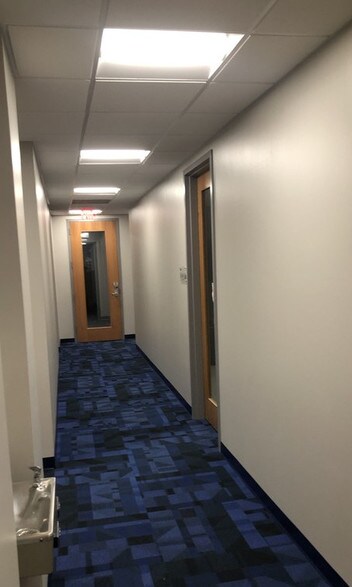 More Photos Of 107 Carpenter Dr, Sterling Office For Lease