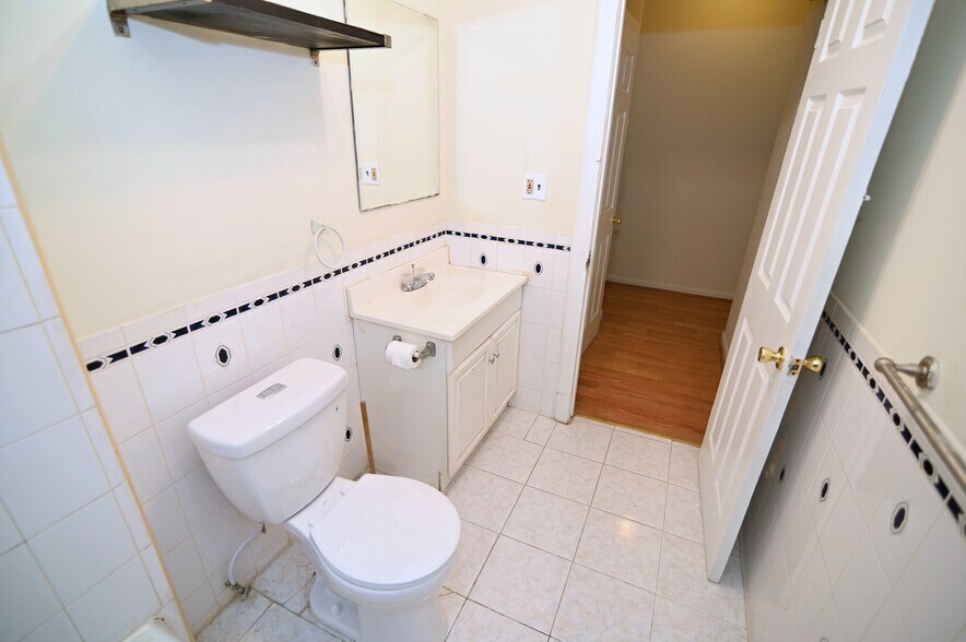 More Photos Of 513-519 12th St SE, Washington Apartments For Sale