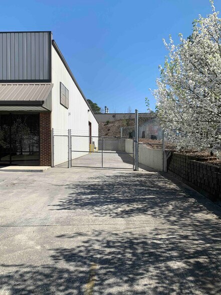 More Photos Of 3046 Matlock Dr NW, Kennesaw Warehouse For Lease