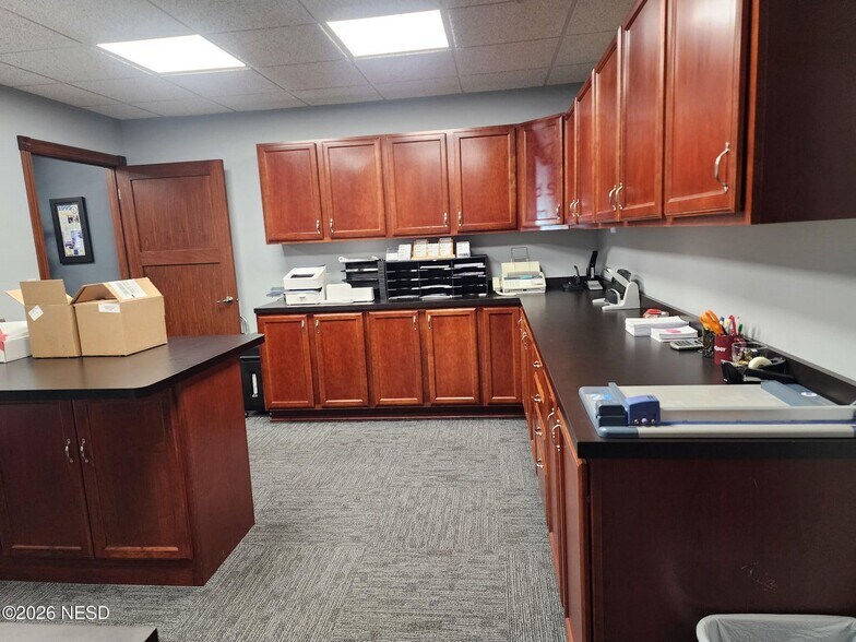 More Photos Of 8 2nd St SE, Watertown Office For Sale