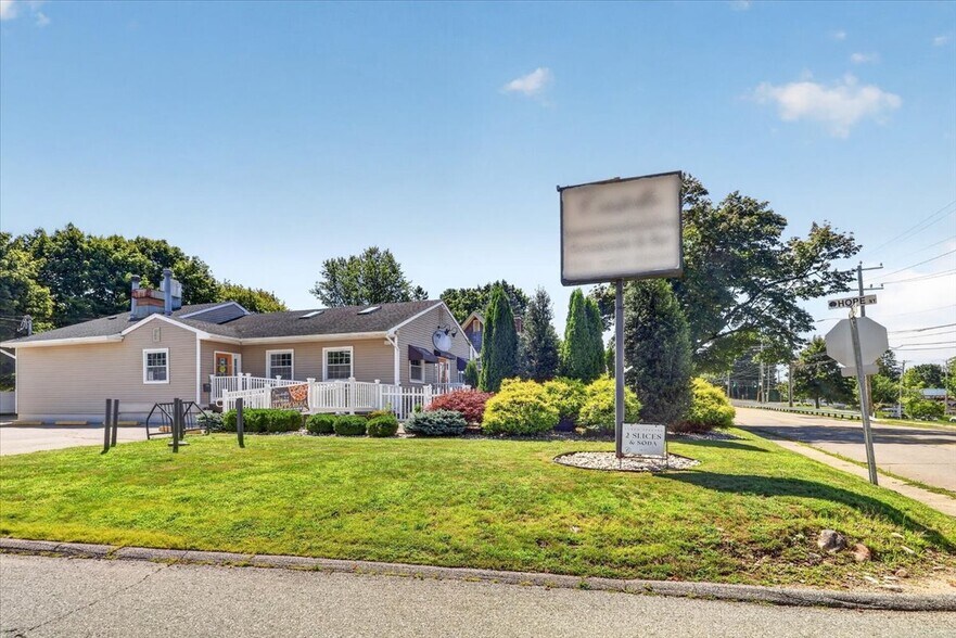 More Photos Of 11 E Pattagansett Rd, Niantic Restaurant For Sale