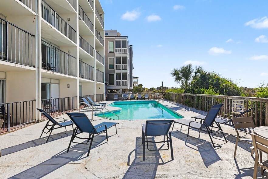 More Photos Of 1415 S Ocean Blvd, North Myrtle Beach Hotel For Sale