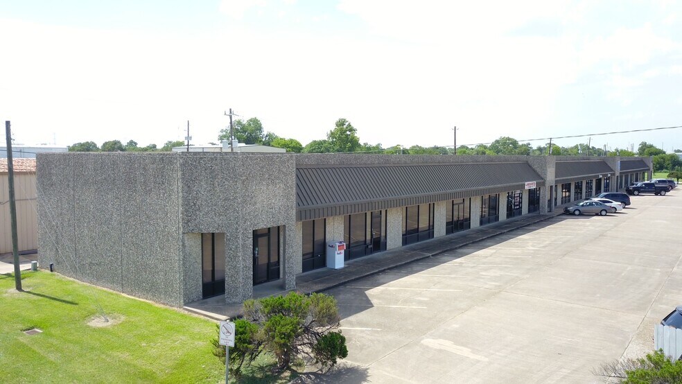 More Photos Of 400 N 11th St, La Porte Unknown For Lease