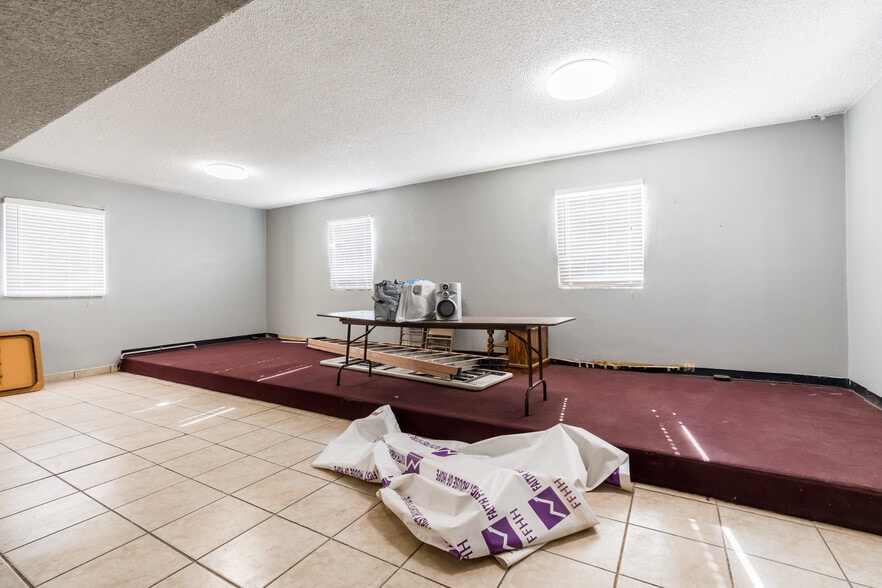 More Photos Of 1809 34th St, Lubbock Religious Facility For Sale
