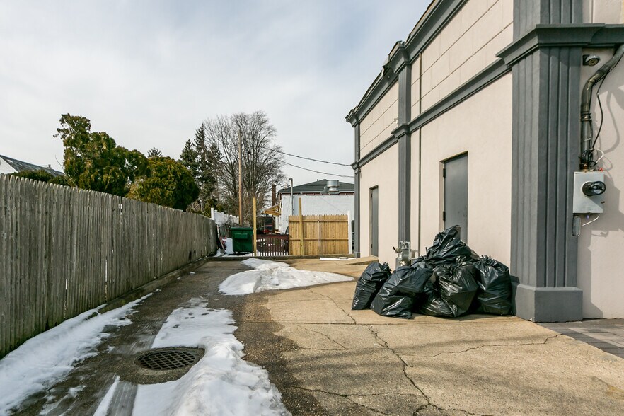 More Photos Of 2242 Hempstead Tpke, East Meadow Freestanding For Lease