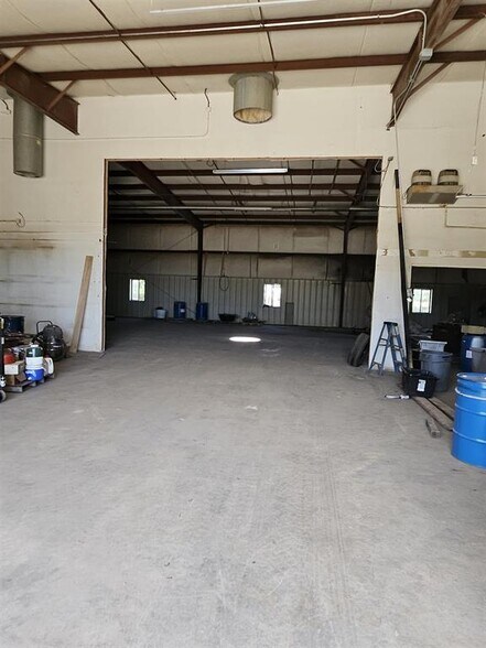More Photos Of 2610 S Main St, Harrisonburg Warehouse For Lease