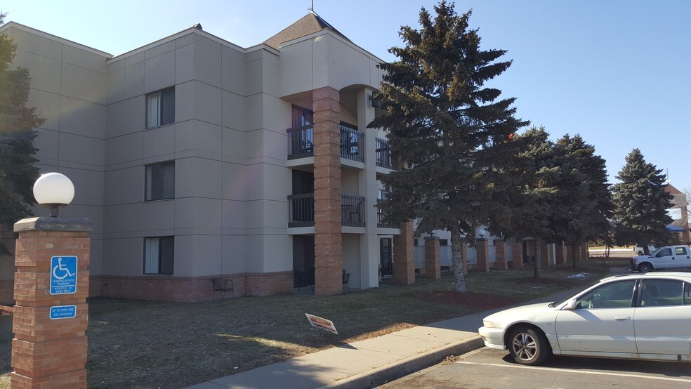 More Photos Of 1244 Canterbury Rd, Shakopee Hotel For Lease
