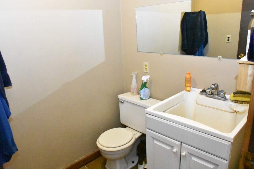 More Photos Of 17275 Shreve Run Rd, Pleasantville General Retail For Sale