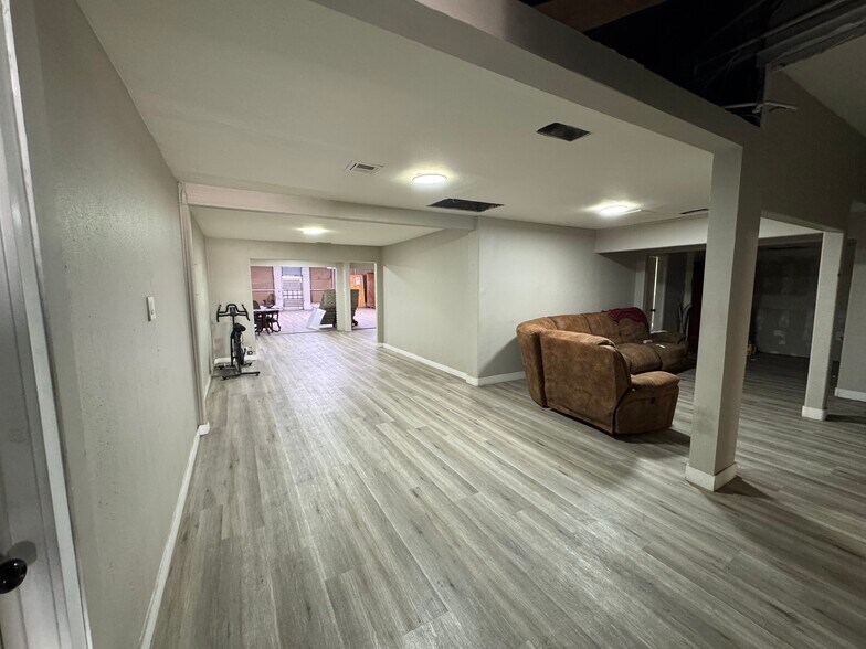 More Photos Of 263 S E St, San Bernardino Showroom For Lease