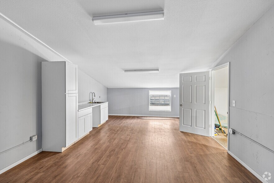 More Photos Of 80 Metcalf Rd, Avon Warehouse For Sale