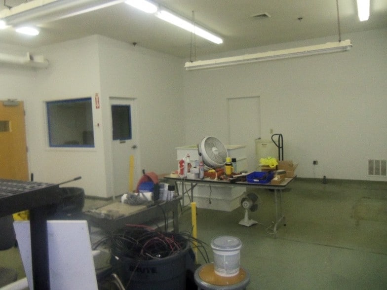 More Photos Of 400 Chapel Rd, South Windsor Light Manufacturing For Sale