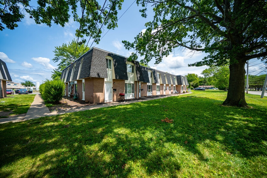 More Photos Of 5510 Beavercrest Dr, Lorain Apartments For Sale