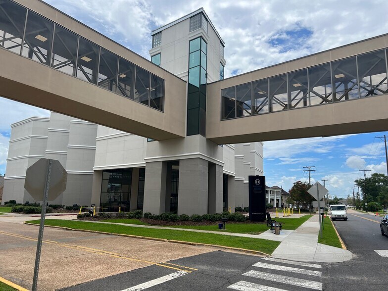 More Photos Of 501 Doctor Michael Debakey Dr, Lake Charles Hospital For Lease