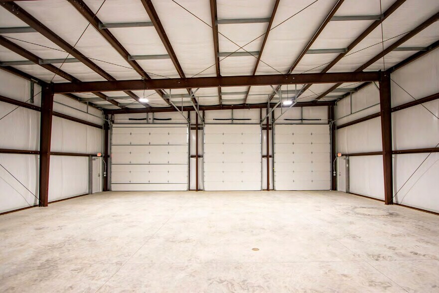 More Photos Of 2519 Wessinger Rd, Chapin Flex For Lease
