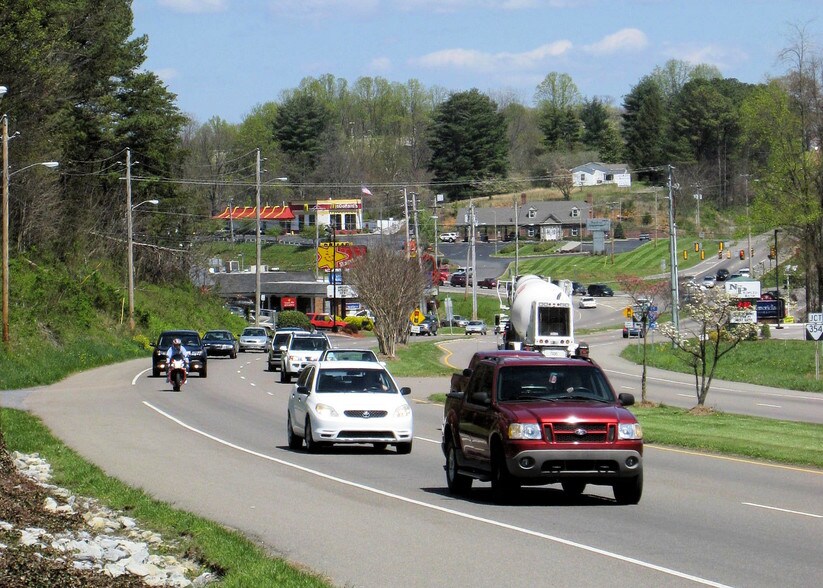 More Photos Of 125-8-16 E Jackson Blvd, Jonesborough Unknown For Lease