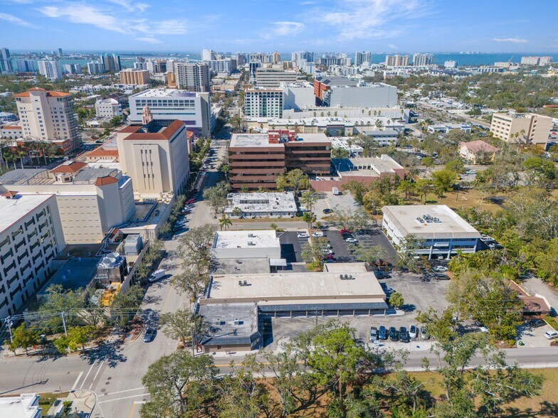 More Photos Of 2075 Main St, Sarasota Office Residential For Sale