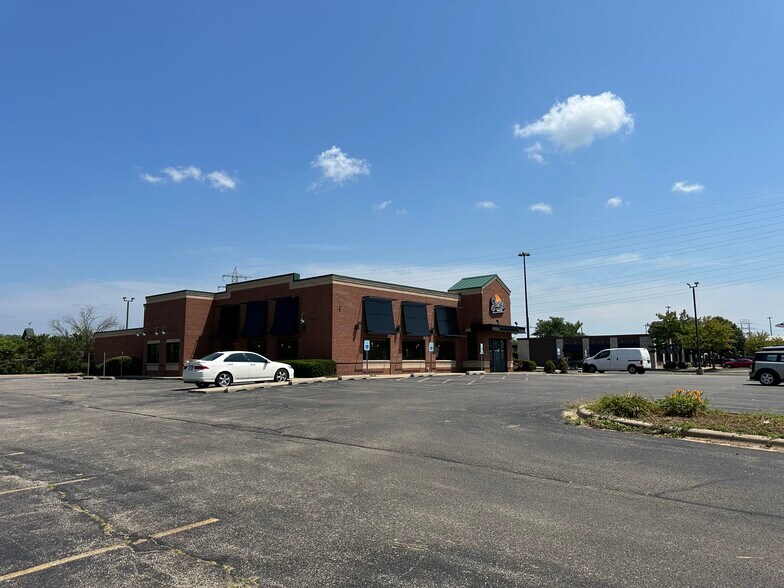 More Photos Of 900 Riverside Dr, East Peoria Restaurant For Sale