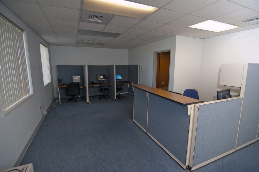 More Photos Of 95-101 Arco Dr, Saint Charles Warehouse For Sale