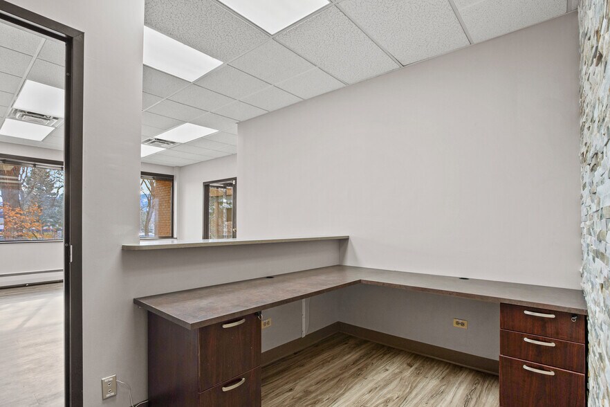 More Photos Of 10579 Bradford Rd, Littleton Medical For Lease