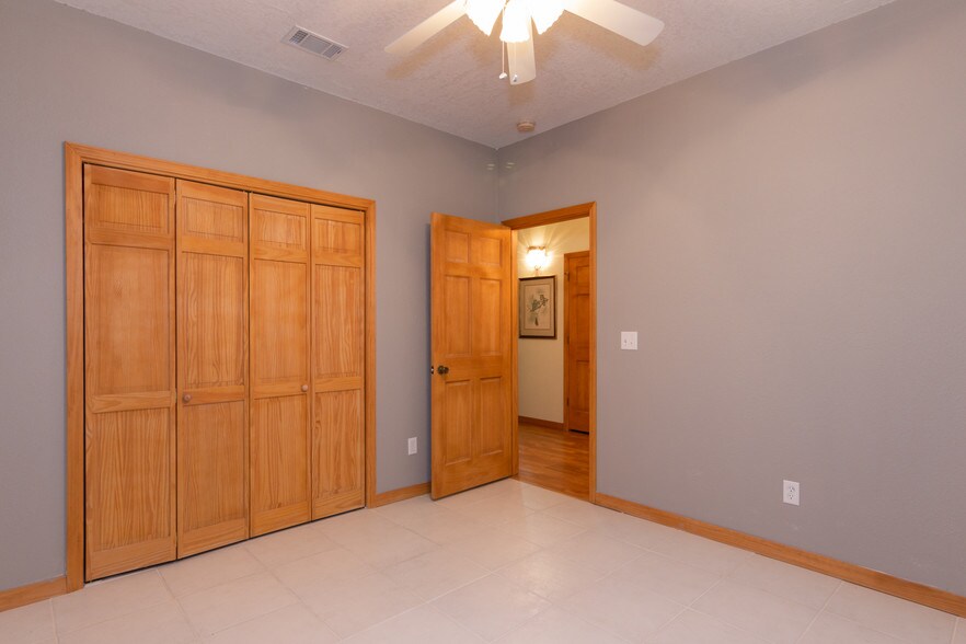 More Photos Of 5702 Pebble Ridge Dr, Milton Medical For Sale