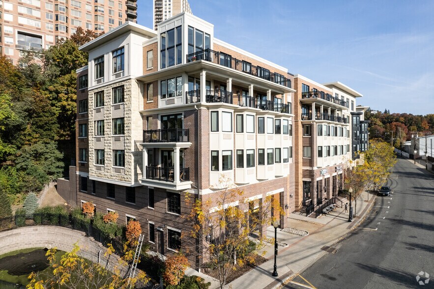 More Photos Of 340 Old River Rd, Edgewater Apartments For Lease