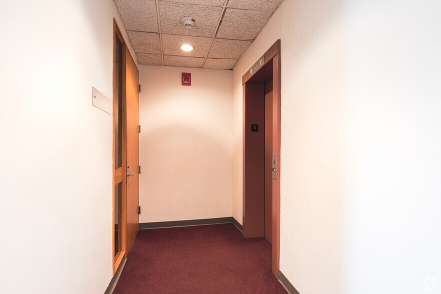 More Photos Of 10 Langley Rd, Newton Office For Sale